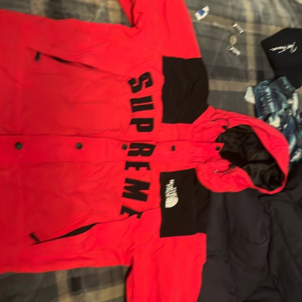 This is a supreme northface jacket size med